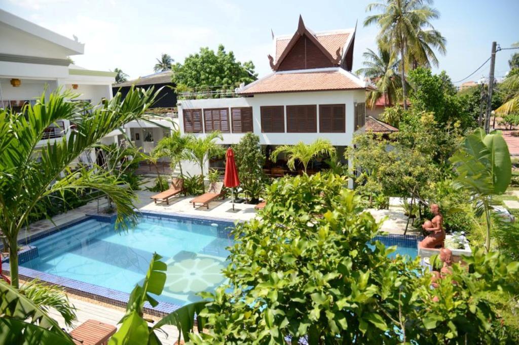 Ropanha Boutique Hotel シアヌークビル エクステリア 写真