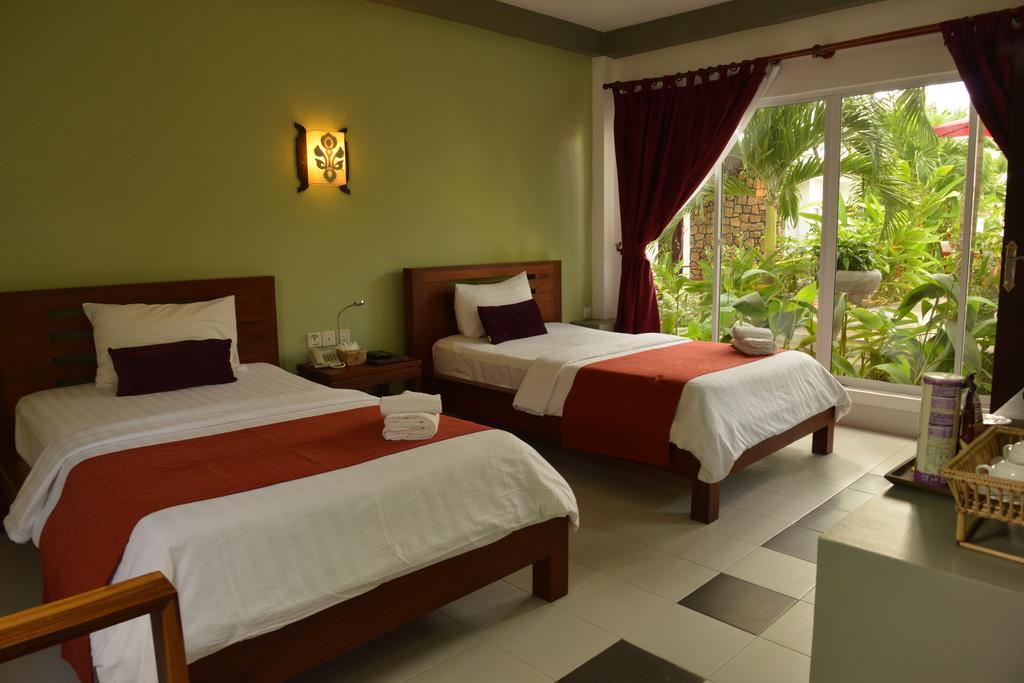 Ropanha Boutique Hotel シアヌークビル エクステリア 写真